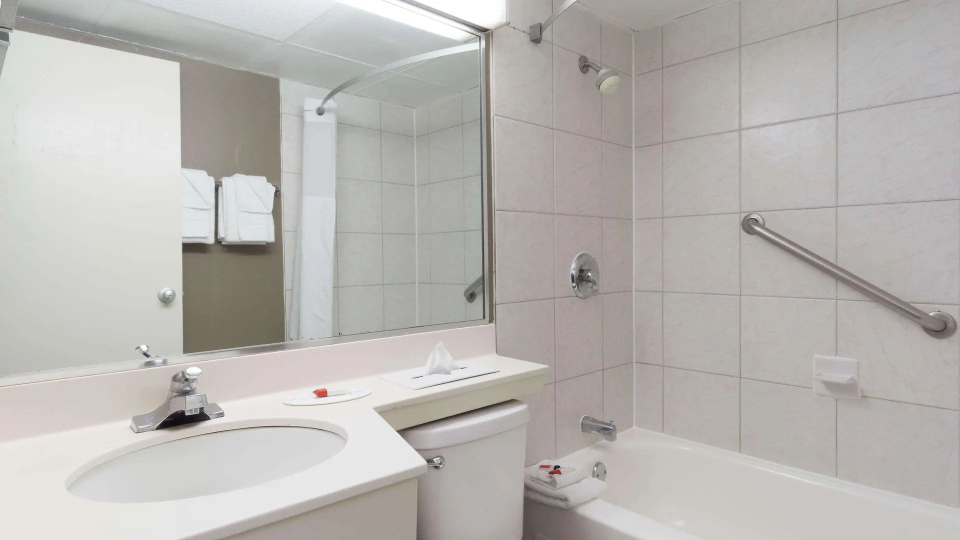 Hotel Days Inn By Wyndham Columbus East Airport