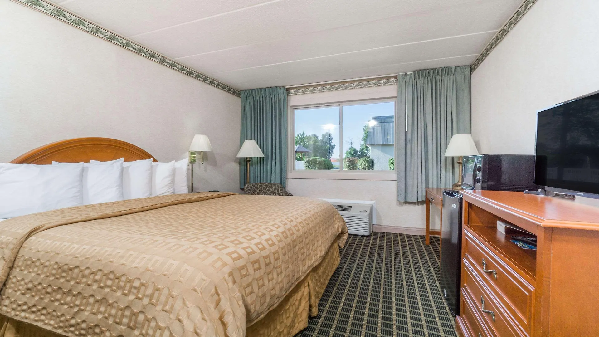 Hotel Days Inn By Wyndham Columbus East Airport