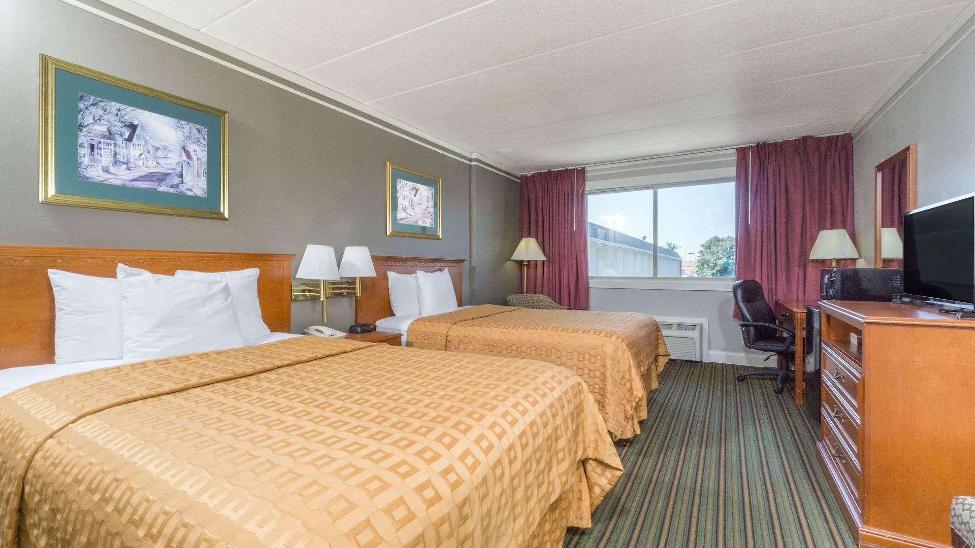 Days Inn By Wyndham Columbus East Airport Hotel