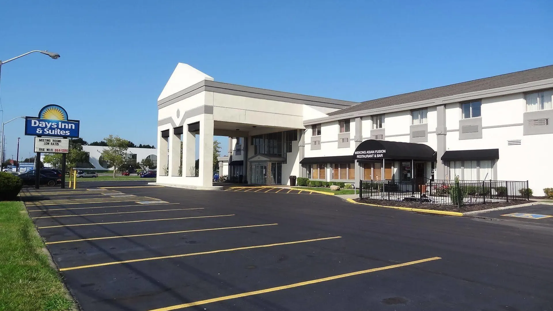 Days Inn By Wyndham Columbus East Airport Hotel