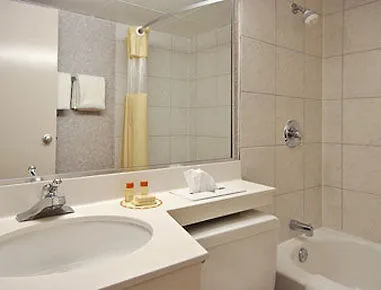 Hotel Days Inn By Wyndham Columbus East Airport